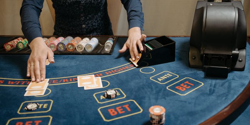 Kết hợp kinh nghiệm thực tế giúp cược thủ làm chủ từng ván Baccarat dễ dàng hơn